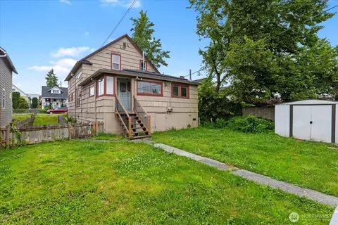 Exterior - 2307 Rockefeller Ave, Everett, WA 98201 photo 4 of 5