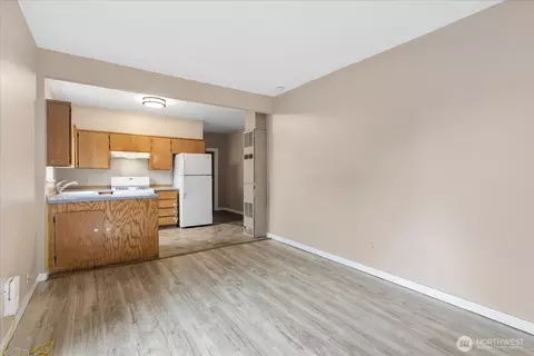 Living - 2307 Rockefeller Ave, Everett, WA 98201 photo 5 of 5