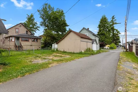 Exterior - 2307 Rockefeller Ave, Everett, WA 98201 photo 5 of 5