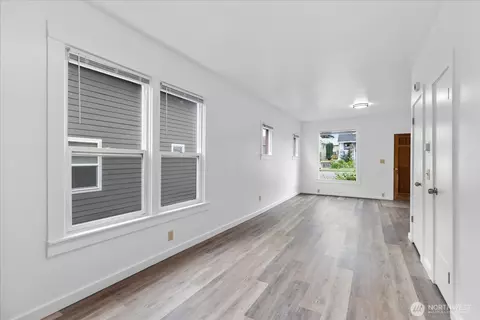 Living - 2307 Rockefeller Ave, Everett, WA 98201 photo 4 of 5
