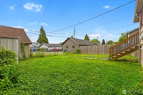 Exterior - 2307 Rockefeller Ave, Everett, WA 98201 photo 3 of 5