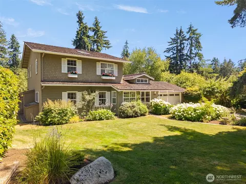 5356 Ruby Pl NE, Bainbridge Island, WA 98110