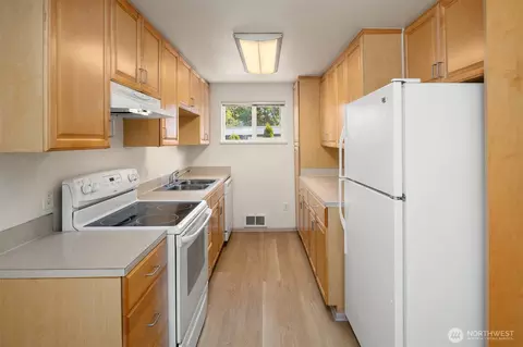 Kitchen - 12018 Gibson Rd, Everett, WA 98204 photo 3 of 3