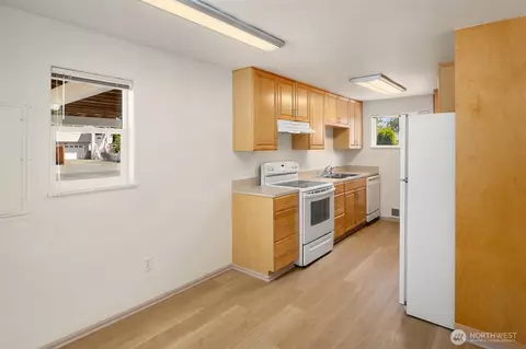 Kitchen - 12018 Gibson Rd, Everett, WA 98204 photo 2 of 3