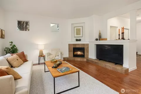 Living - 816 148th Pl SE, Mill Creek, WA 98012 photo 2 of 3