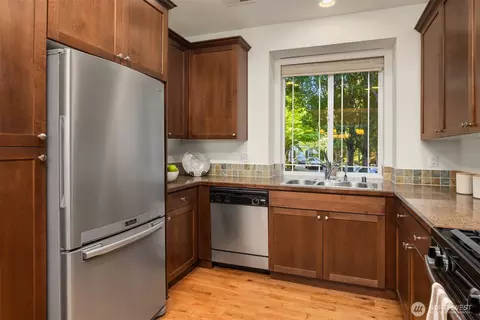 Kitchen - 816 148th Pl SE, Mill Creek, WA 98012 photo 3 of 4