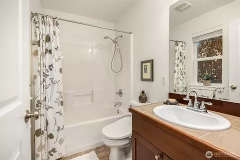 Bath - 816 148th Pl SE, Mill Creek, WA 98012 photo 3 of 4