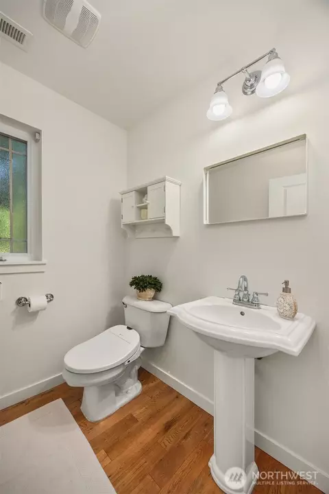 Bath - 816 148th Pl SE, Mill Creek, WA 98012 photo 1 of 4
