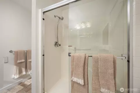 Bath - 816 148th Pl SE, Mill Creek, WA 98012 photo 4 of 4