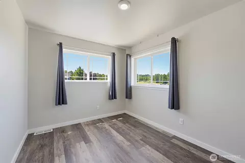 Bedroom - 402 Orting Ave NW, Orting, WA 98360 photo 3 of 5