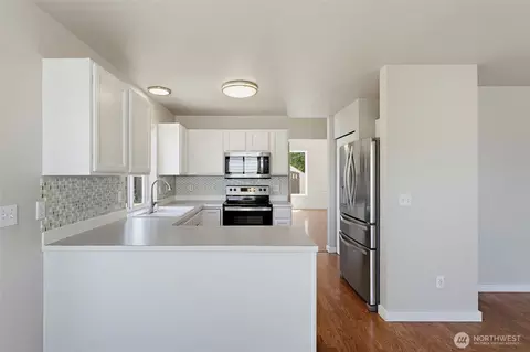 Kitchen - 402 Orting Ave NW, Orting, WA 98360 photo 4 of 4