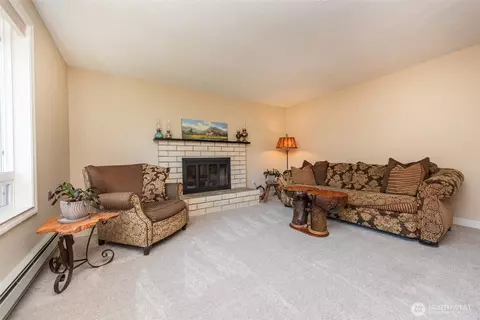 Living - 408 W Eunice St, Sequim, WA 98382 photo 1 of 6