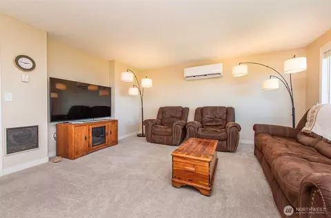 Living - 408 W Eunice St, Sequim, WA 98382 photo 4 of 6