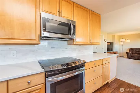 Kitchen - 408 W Eunice St, Sequim, WA 98382 photo 5 of 6