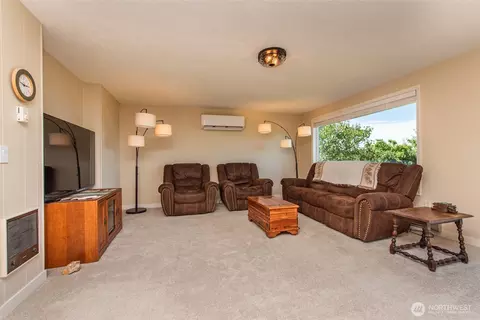 Living - 408 W Eunice St, Sequim, WA 98382 photo 5 of 6