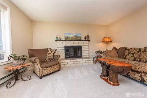 Living - 408 W Eunice St, Sequim, WA 98382 photo 2 of 6