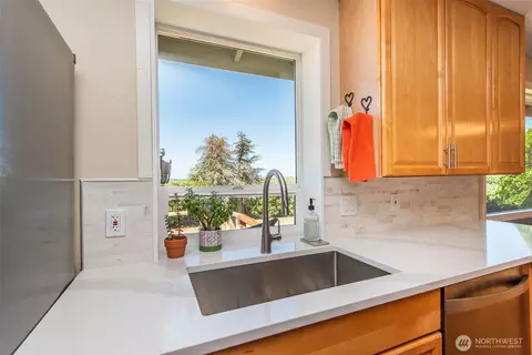 Kitchen - 408 W Eunice St, Sequim, WA 98382 photo 2 of 6