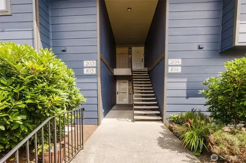3580 Narrows View Ln NE #103, Bremerton, WA 98310