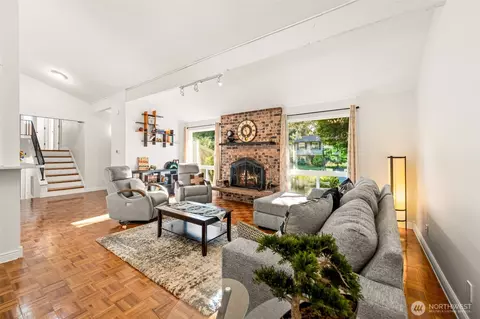 Living - 14616 106th Ave NE, Bothell, WA 98011 photo 2 of 3