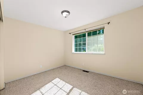 Bedroom - 14616 106th Ave NE, Bothell, WA 98011 photo 4 of 4
