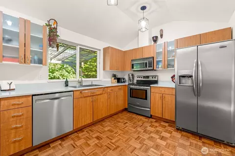 Kitchen - 14616 106th Ave NE, Bothell, WA 98011 photo 4 of 4