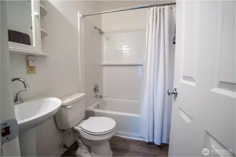 Bath - 1179 Rosario Rd, Eastsound, WA 98245 photo 1 of 2