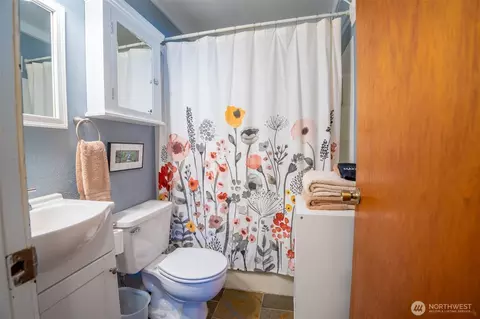 Bath - 1179 Rosario Rd, Eastsound, WA 98245 photo 2 of 2