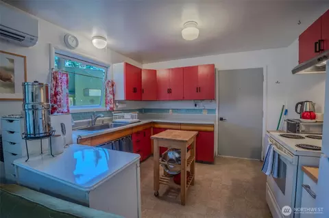 Kitchen - 1179 Rosario Rd, Eastsound, WA 98245 photo 2 of 4