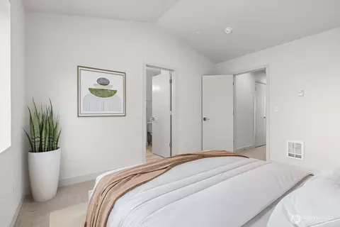Bedroom - 17905 35th Ave SE #B4, Bothell, WA 98012 photo 1 of 5