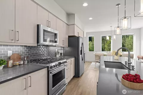 Kitchen - 17905 35th Ave SE #B4, Bothell, WA 98012 photo 2 of 2