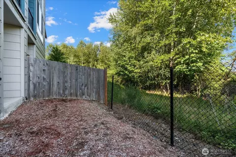 Exterior - 17905 35th Ave SE #B4, Bothell, WA 98012 photo 3 of 4