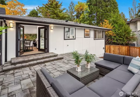 10045 NE 15th St, Bellevue, WA 98004