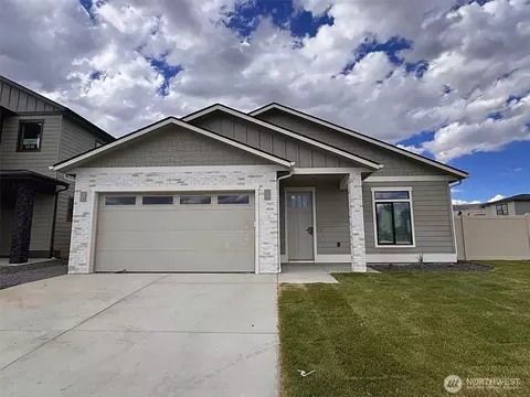 581 S Oasis Loop, East Wenatchee, WA 98802