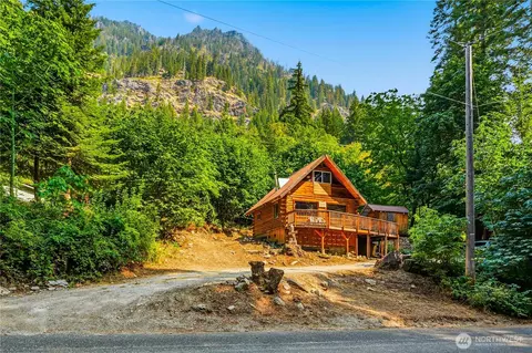 17800 N Shore Dr, Leavenworth, WA 98826