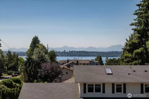 10602 NE 60th St, Kirkland, WA 98033