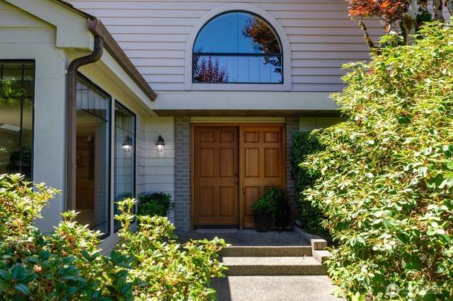 106 Chinook Ln, Steilacoom, WA 98388