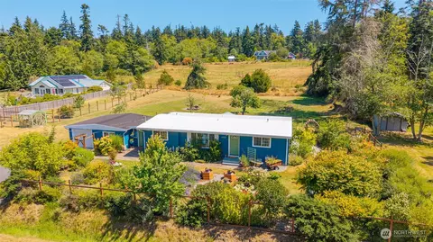 3547 Smugglers Cove Rd, Greenbank, WA 98253