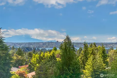 9636 NE 30th Pl, Clyde Hill, WA 98004