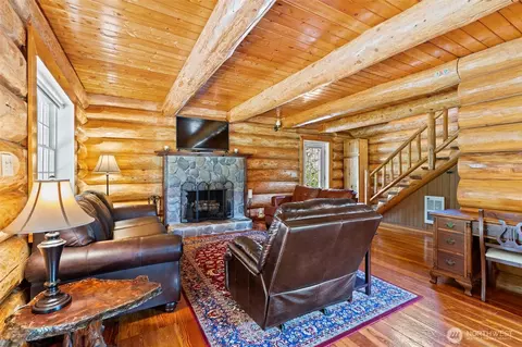 Living - 231 Winter Rd, Winlock, WA 98596 photo 1 of 5