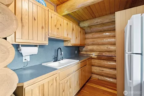 Kitchen - 231 Winter Rd, Winlock, WA 98596 photo 1 of 2