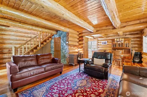Living - 231 Winter Rd, Winlock, WA 98596 photo 3 of 5