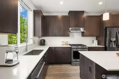 Kitchen - 21708 24th Ave SE #B, Bothell, WA 98021 photo 3 of 5