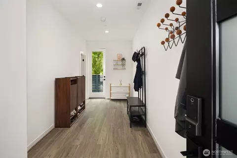 Entry Way - 21708 24th Ave SE #B, Bothell, WA 98021 photo 2 of 2