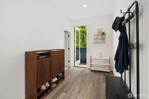 Entry Way - 21708 24th Ave SE #B, Bothell, WA 98021 photo 1 of 2