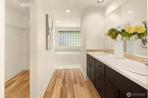 Bath - 314 25th Ave E, Seattle, WA 98112 photo 1 of 5