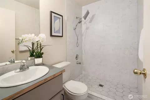 Bath - 314 25th Ave E, Seattle, WA 98112 photo 4 of 5