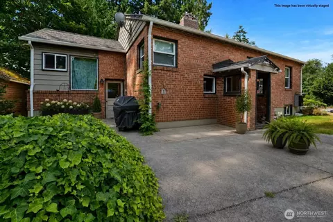 2407 Larch Way, Lynnwood, WA 98036