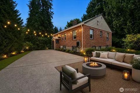 2407 Larch Way, Lynnwood, WA 98036