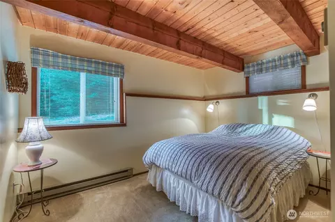 Bedroom - 78 Lodge Ln, Eastsound, WA 98245 photo 4 of 5