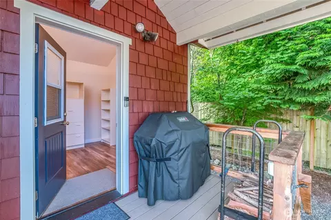 Exterior - 78 Lodge Ln, Eastsound, WA 98245 photo 5 of 12